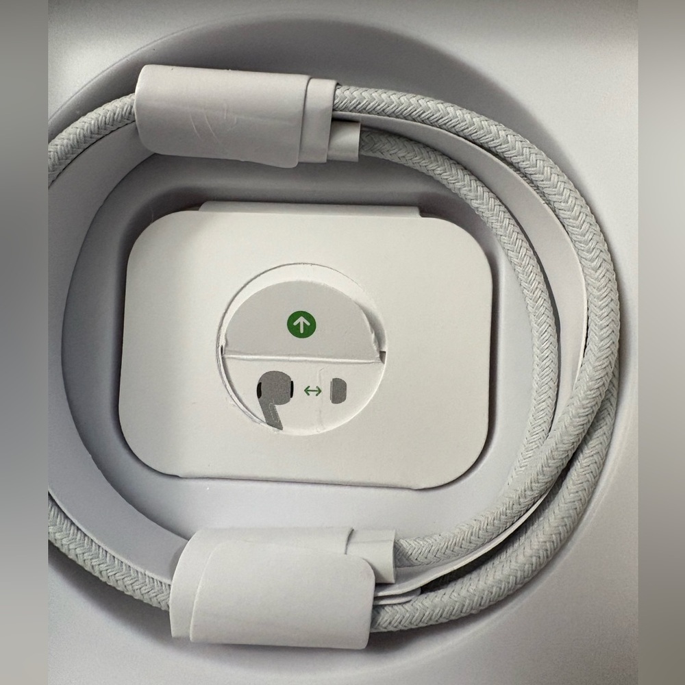 AirPods Pro 2 usb C - Picture 8 of 9